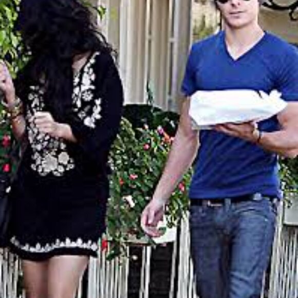 METROPARK BLACK EMBROIDERED FLORAL WOMEN DRESS MEDIUM SEEN ON VANESSA HUDGENS - Picture 6 of 6